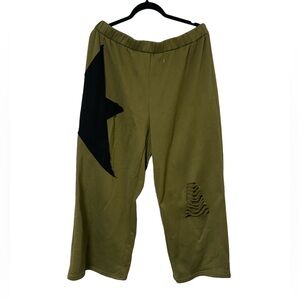 wide-leg star sweatpants. marked 2xl but can fit large-2xl ⭐️